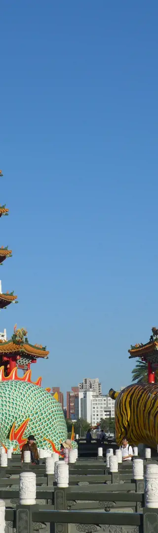 Tempel und Pagoden am Lotussee